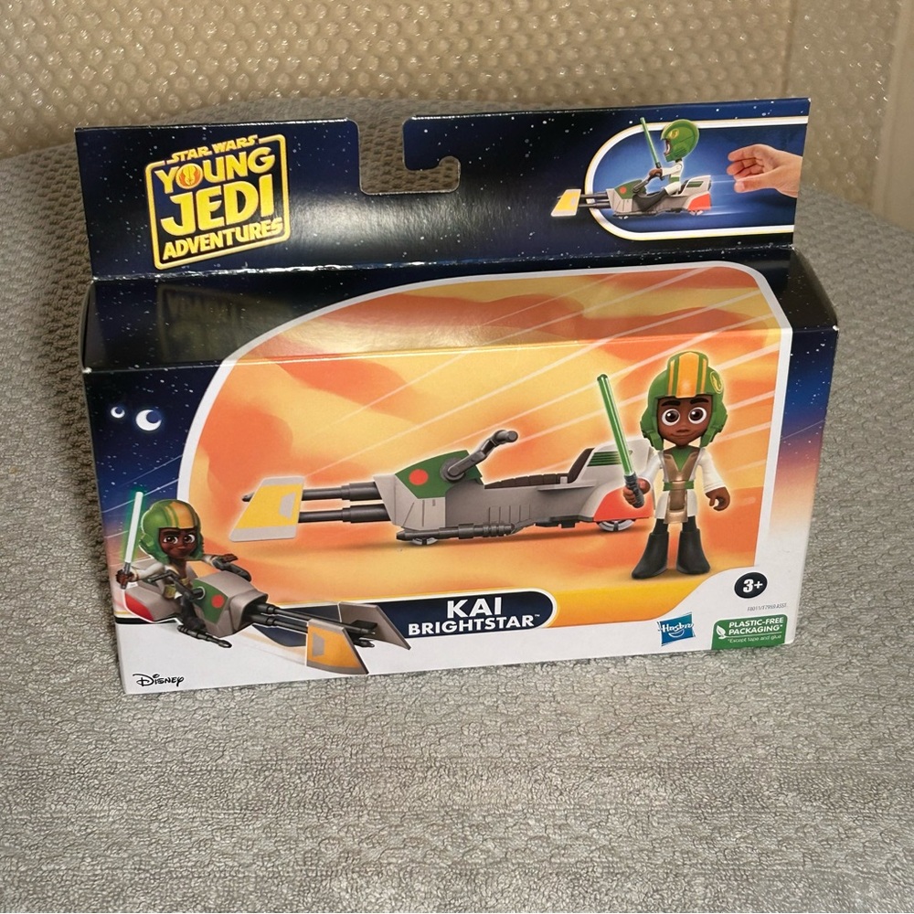 Disney Star Wars Young Jedi Kai Brightstar Action Figure - Green & Gray